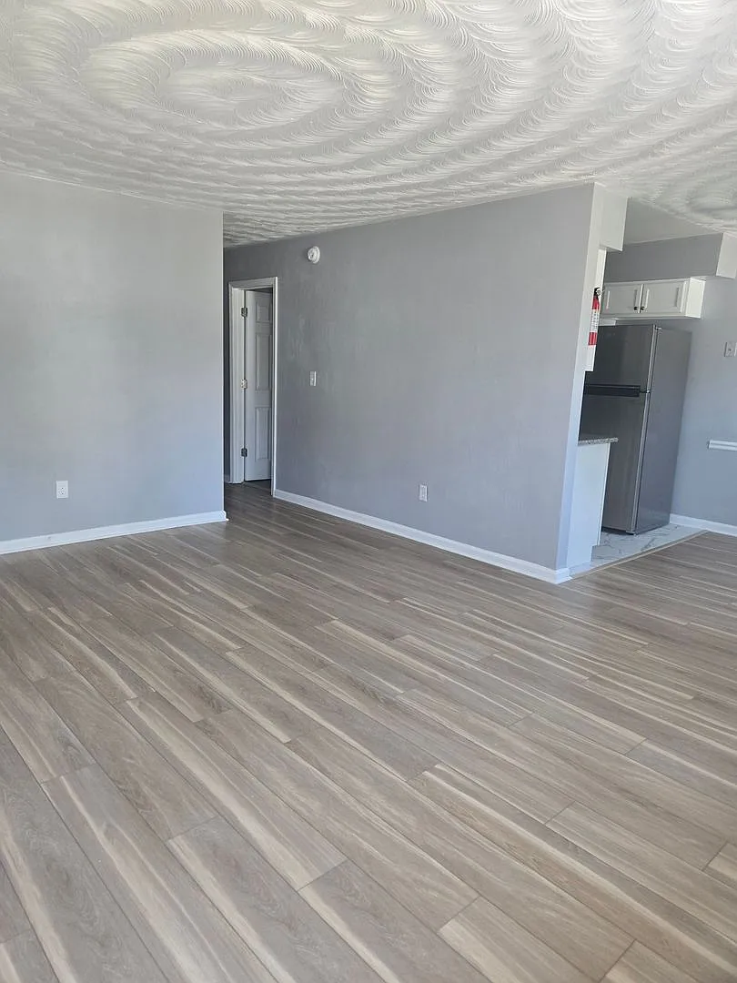 1009 Hannah St — Photo 1