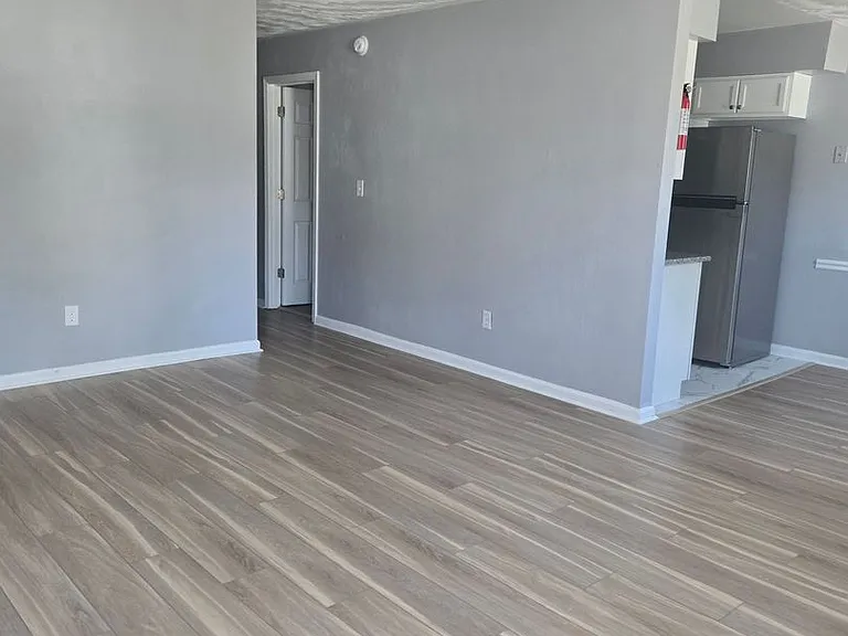 1009 Hannah St — Photo 1
