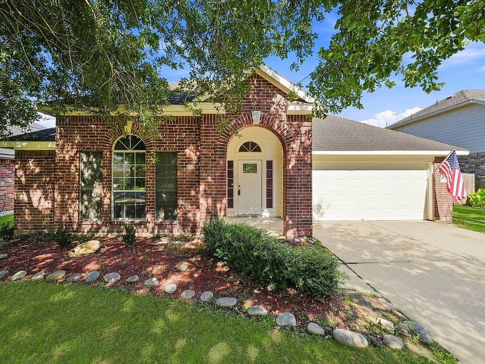 1st image of 318 Magnolia Estates Dr