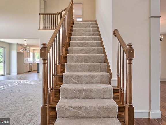 4th image of 17 Rolling Meadow Rd