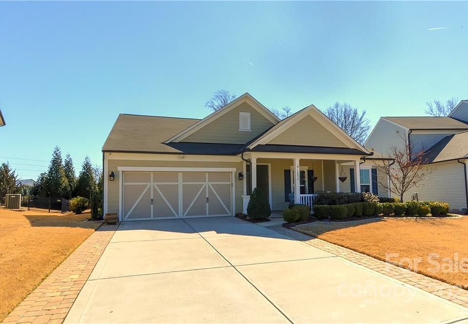 1st image of 1035 Crescent Moon Dr