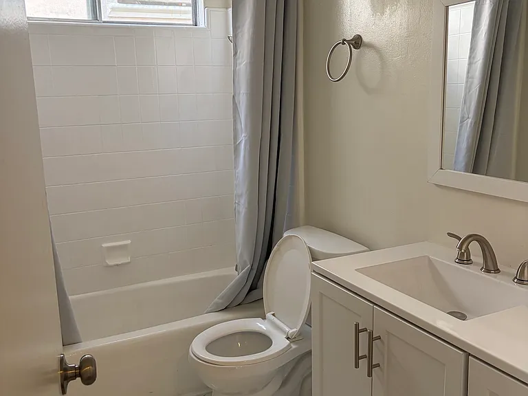11929 Kiowa Ave — Photo 10