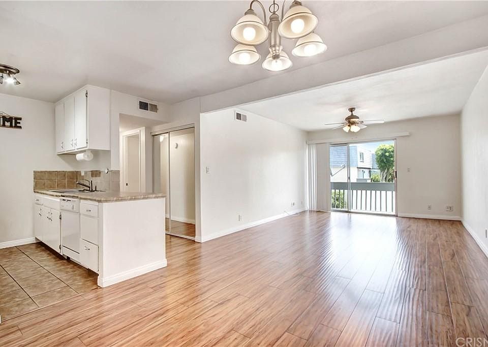 1st image of 18620 Hatteras St Unit 240