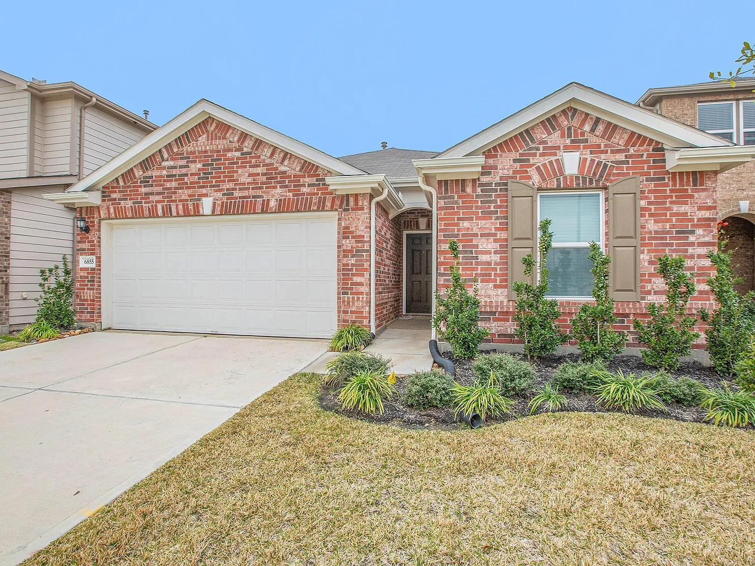 3 bed, 2.0 bath, 2009 sqft, $2,150 — Photo 2