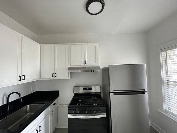 4th image of 1310 S Wilton Pl #302