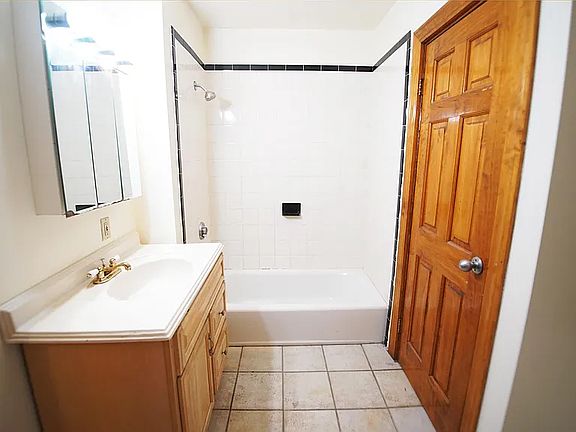 5th image of 369 Centre St APT 2