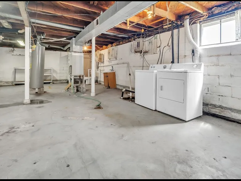 104 6th Ave — Photo 3