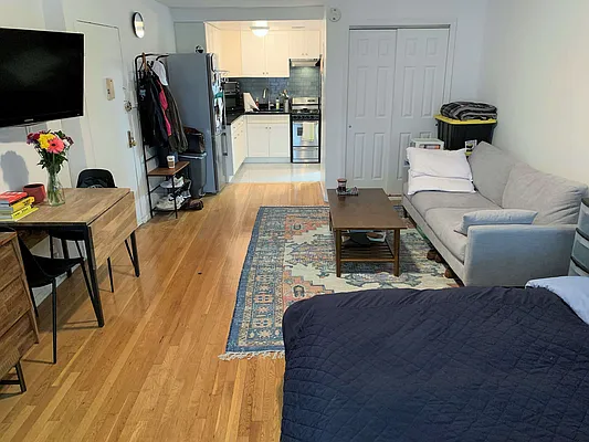 Rented by Joe Gotham LTD | media 9