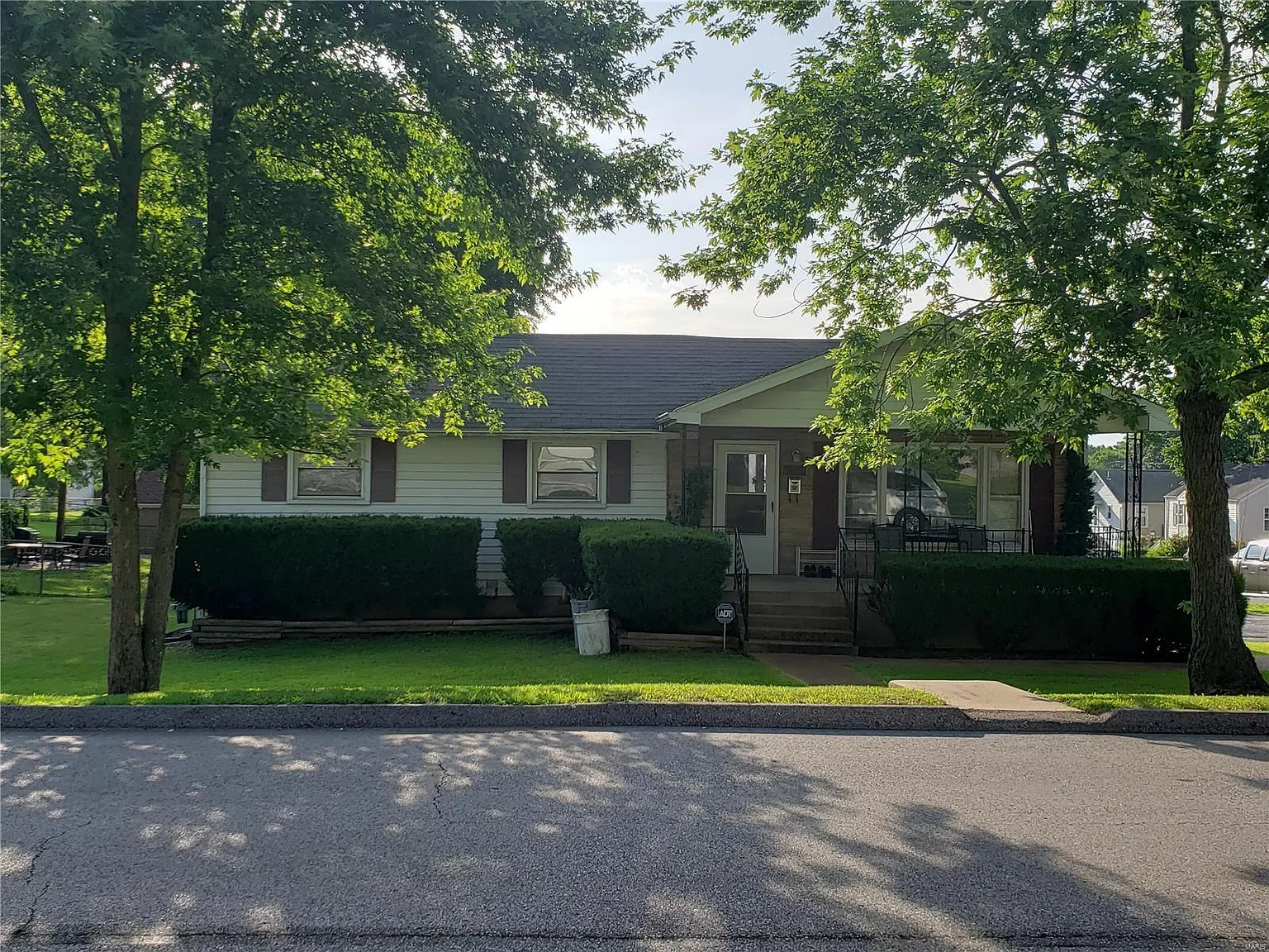 2202 Burns Ave photo 1