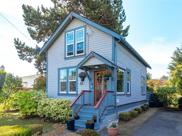 2445 Amelia Ave, Sidney, BC V8L 2J4
