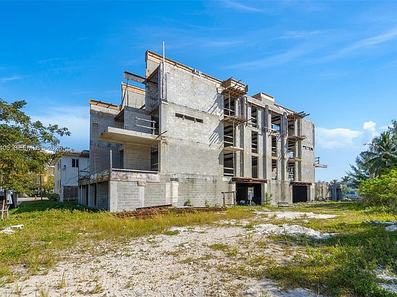 3rd image of 10 S Shore Dr