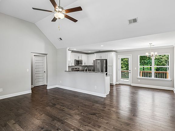 4th image of 553 Delacy Dr