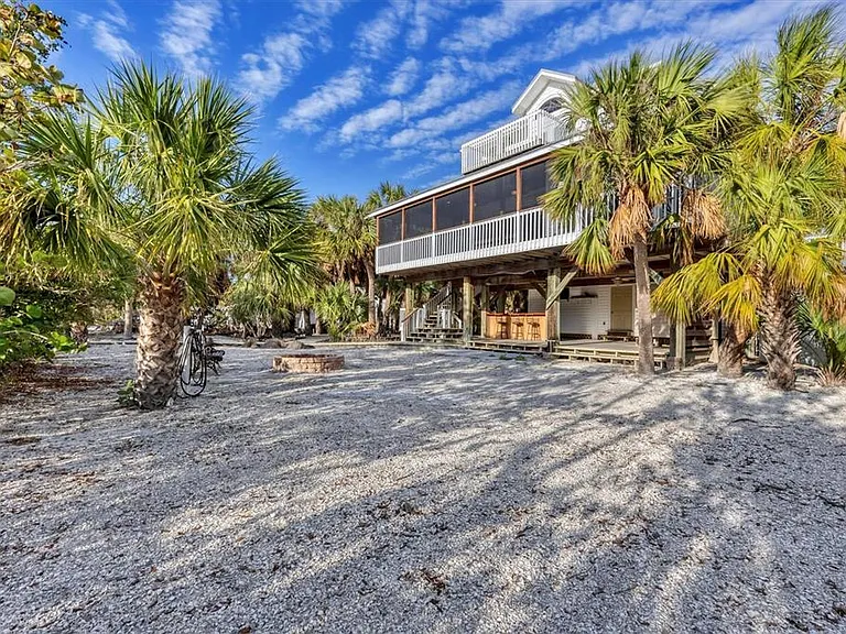 51 Palm Dr — Photo 34