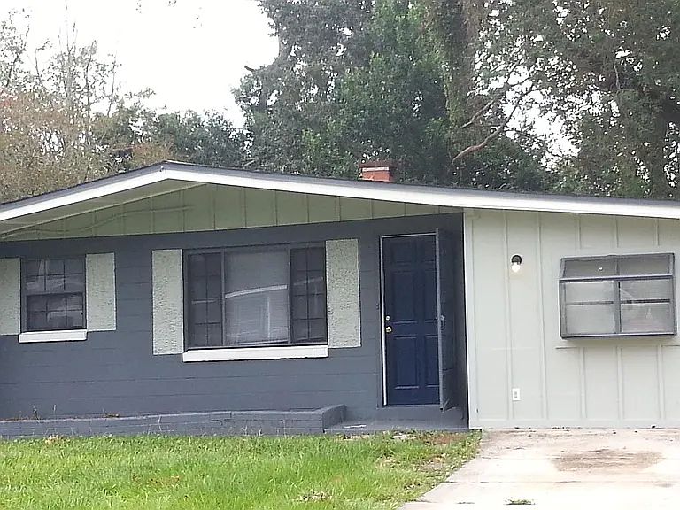 2nd image of 514 Clermont Dr W