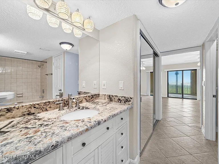 555 Jackson Ave #201 — Photo 23