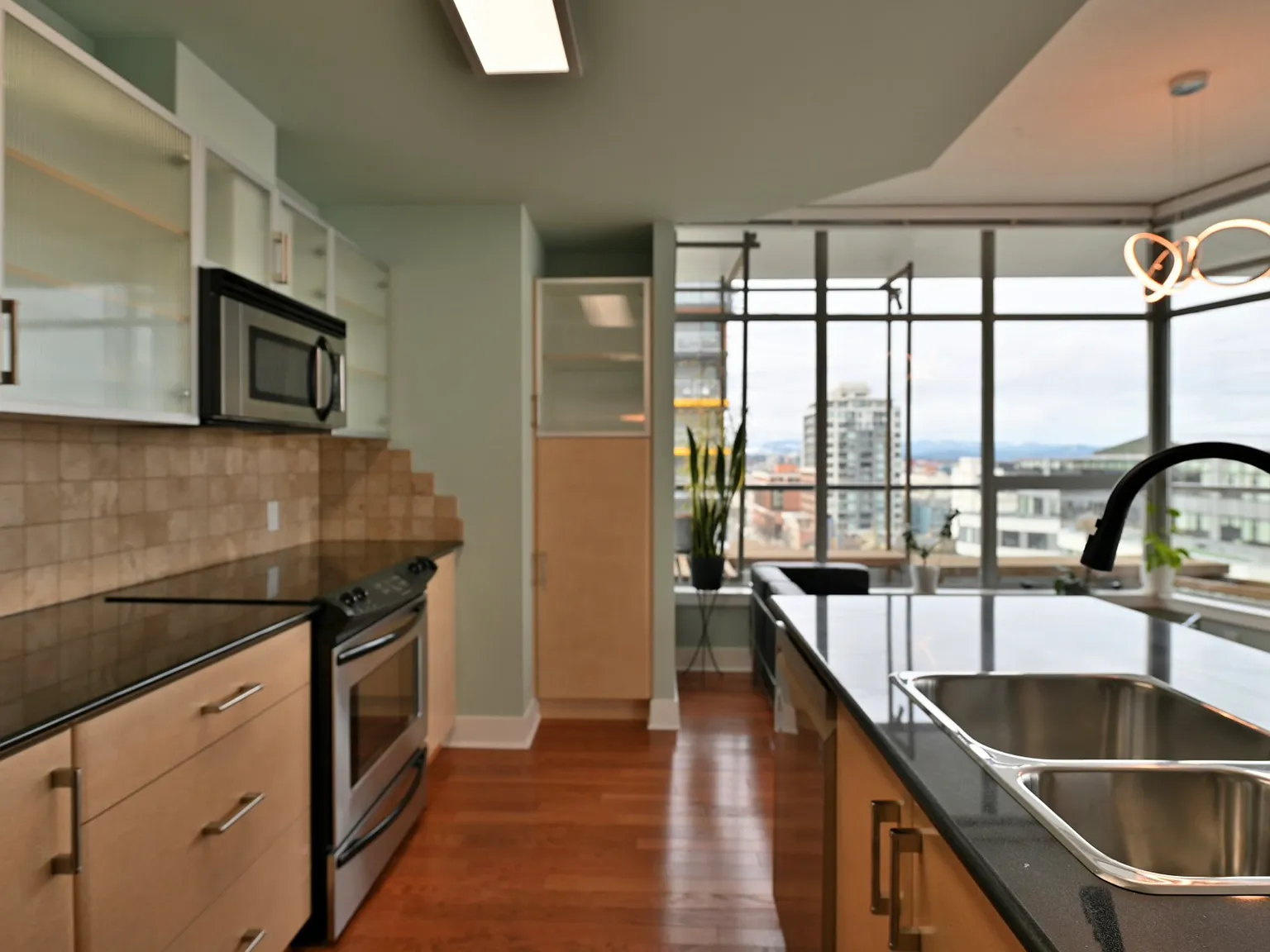 845 Yates St — Photo 2