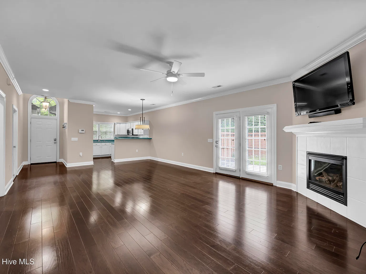 2 bed, 2.0 bath, $2,100 — Photo 3