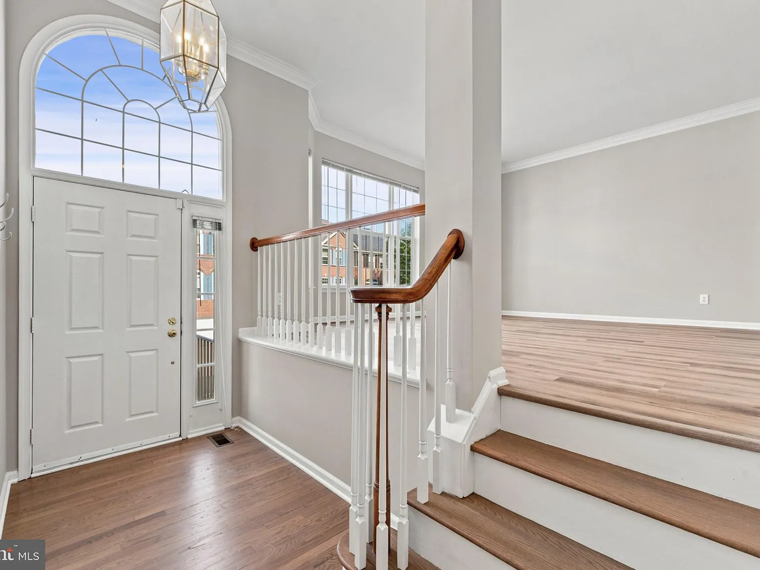3 bed, 4.0 bath, 2416 sqft, $3,200 — Photo 4