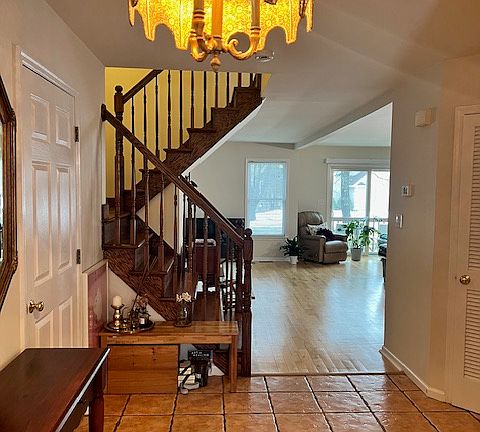 2nd image of 54 Foxwood Sq N