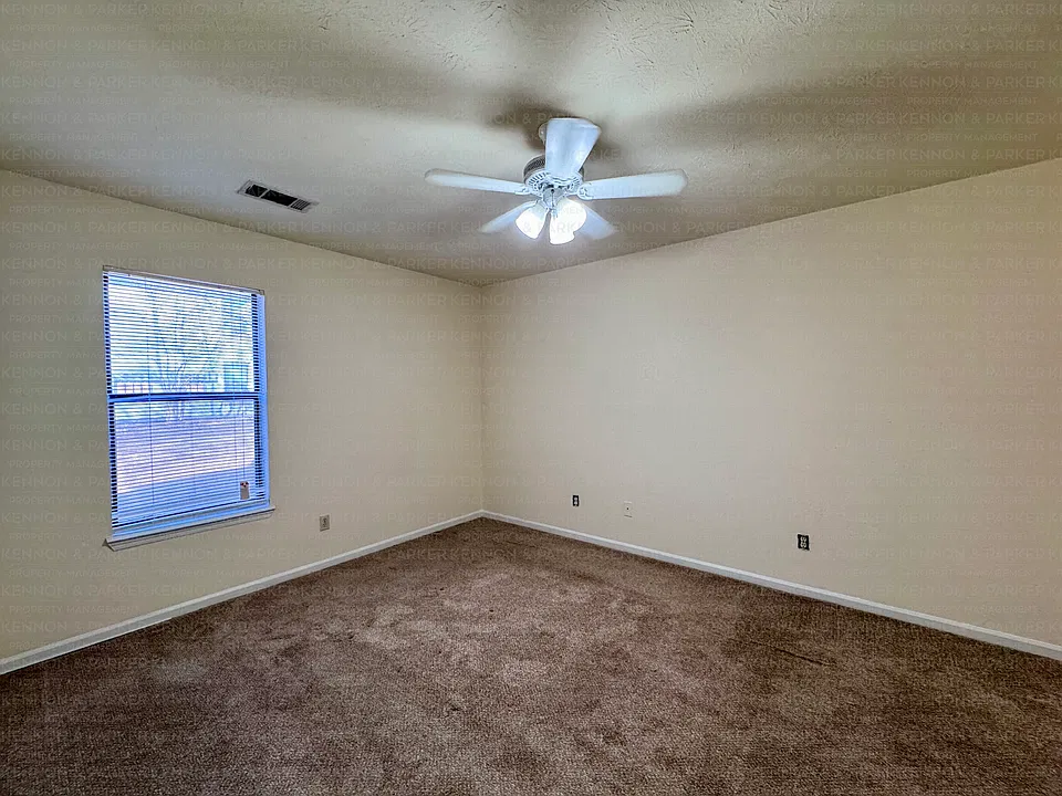 Main Bedroom 10'11 x 20'3