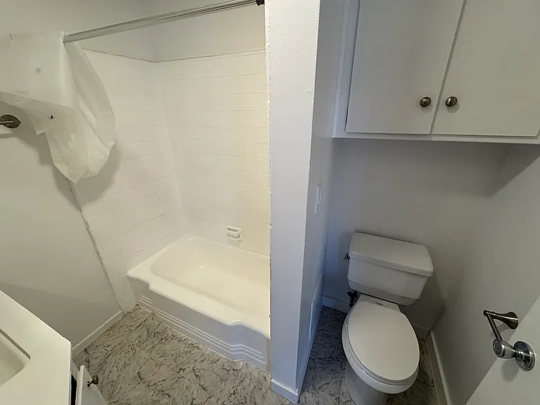 5068 Franklin Ave — Photo 11