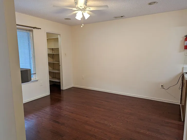 220 Hampshire Dr #220 — Photo 3