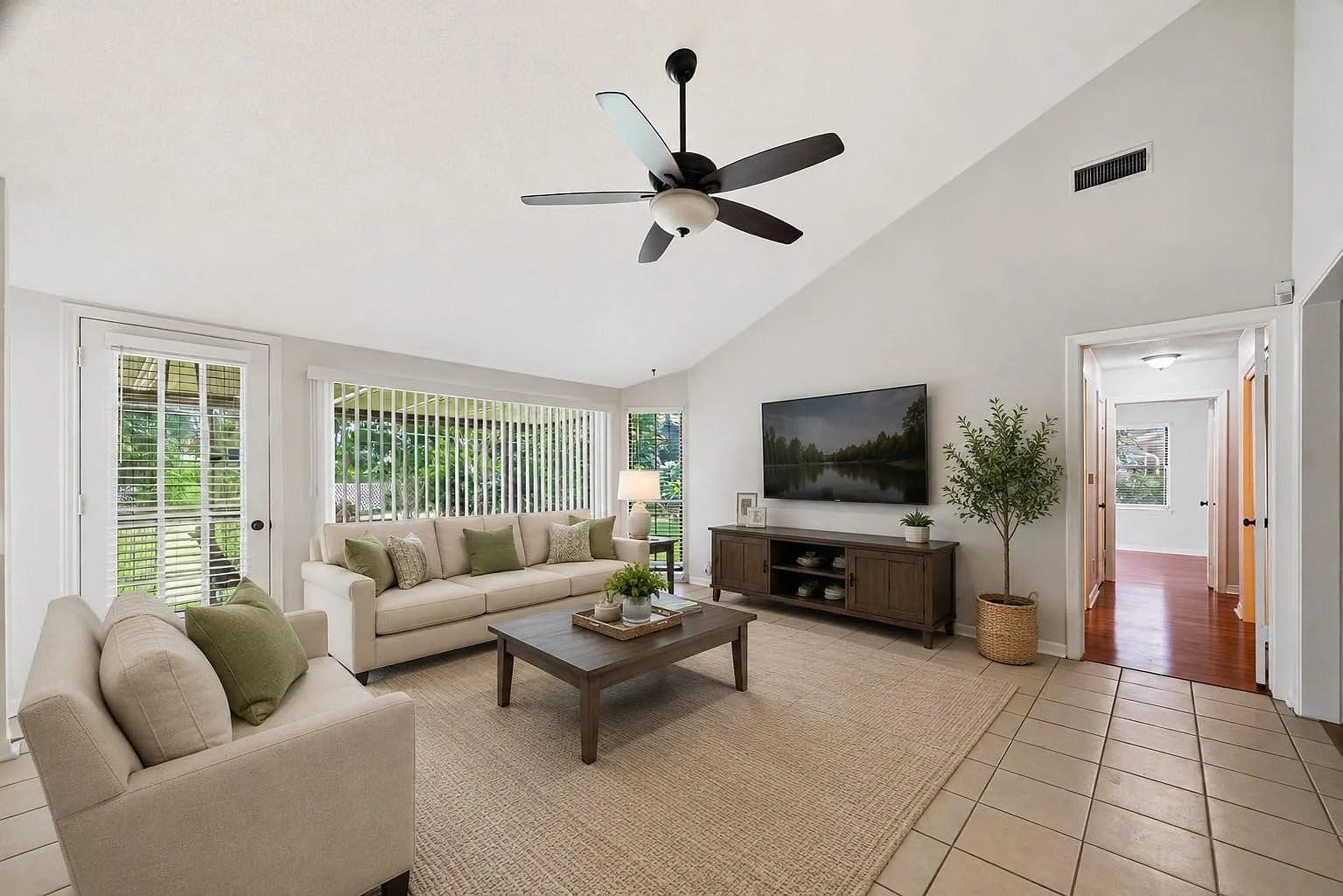 3 bed, 1.5 bath, 1323 sqft, $2,250 — Photo 4