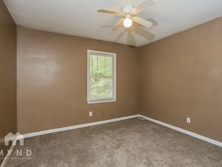 2574 Overlake Dr — Photo 15