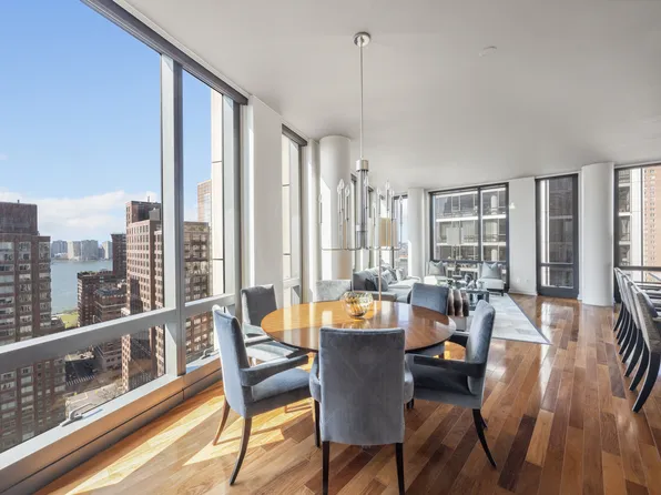 101 Warren Street 2220 image 2 of 17