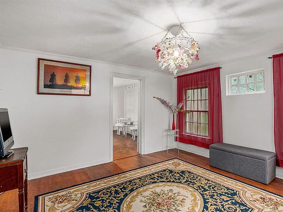 5th image of 2401 Fruitland Ave