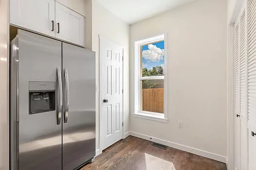 227 N Walnut St — Photo 15