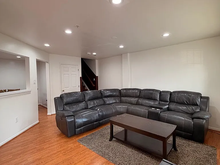 5707 Duke Ct — Photo 3