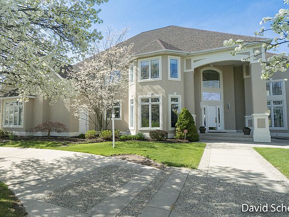 3rd image of 1400 Kings Crossing Dr SE