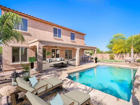 Sorpresa Resort Yard