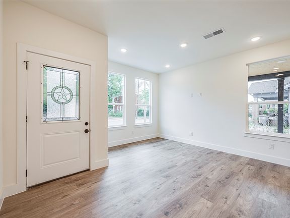 3rd image of 1710 Driskell St