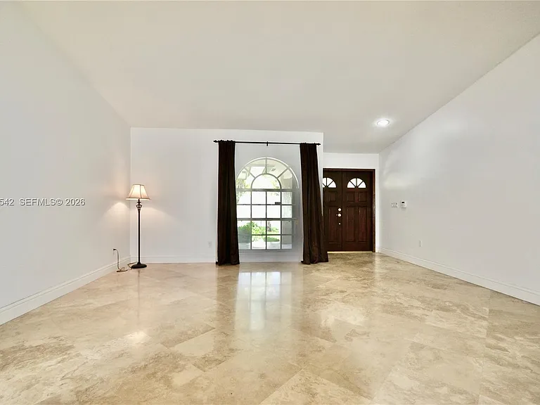 5785 SW 89th Ave — Photo 2