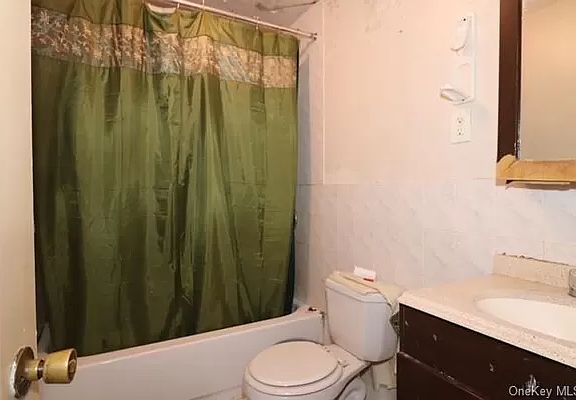 2nd image of 3248 Olinville Ave