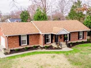 6860 Green Meadow Cir, Woodlawn Park, KY 40207