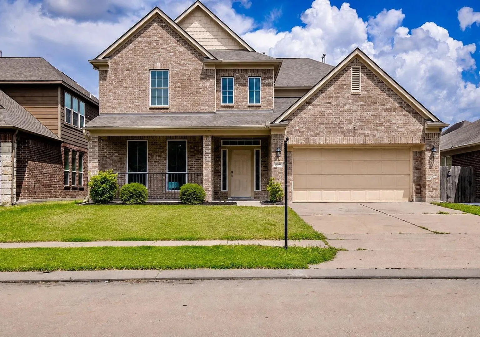 Beautiful two story house. — Photo 2