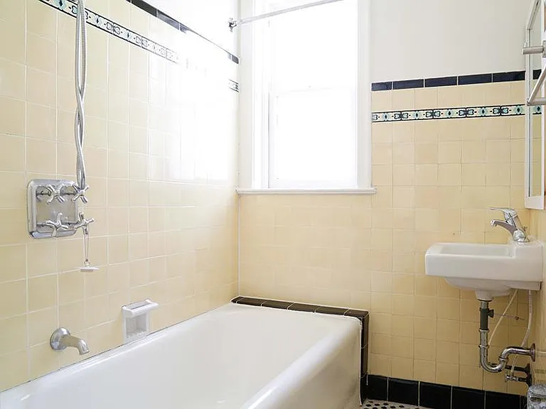 Kensington Apartments — Photo 14