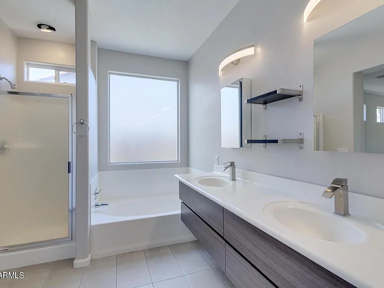 155 E Liberty Ln — Photo 18