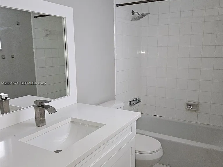 335 SW 20th St #8 — Photo 9