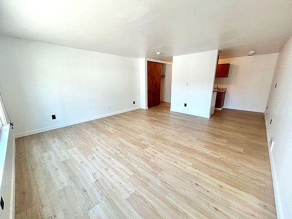 3rd image of 4214 11th Ave NE Unit 405