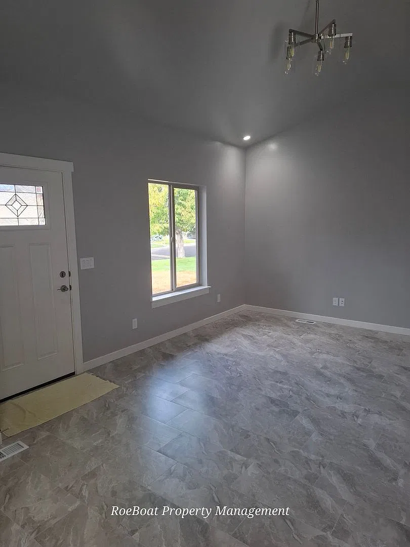 New construction, never occupied, 3 bed, 2 bath great rental — Photo 3