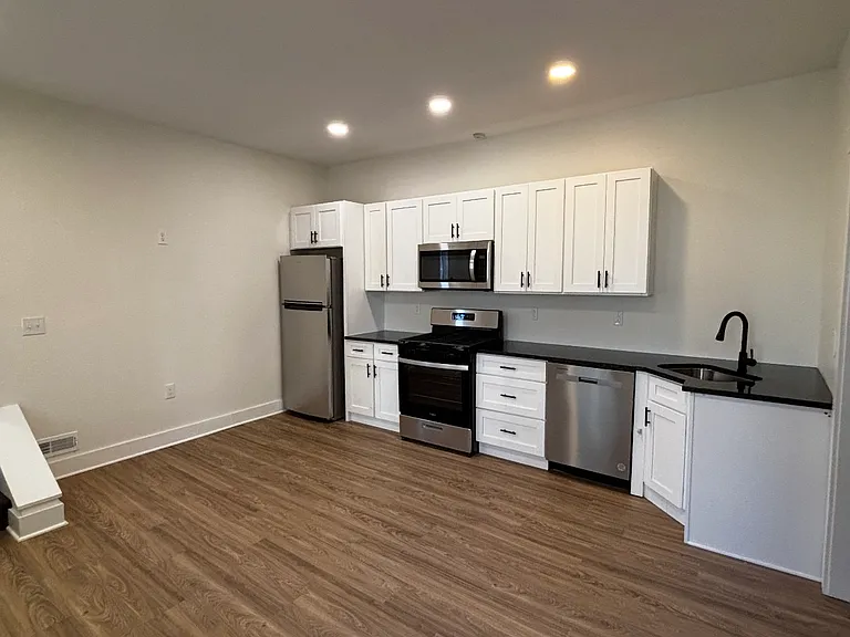 522 E Chestnut St #B — Photo 1