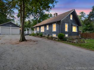 34 S Lake Dr, West Chicago, IL