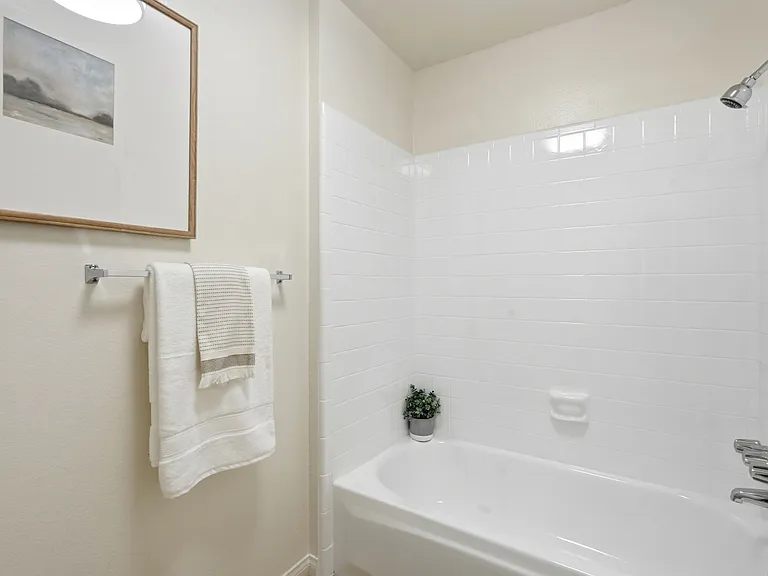 24420 Alliene Ave — Photo 19