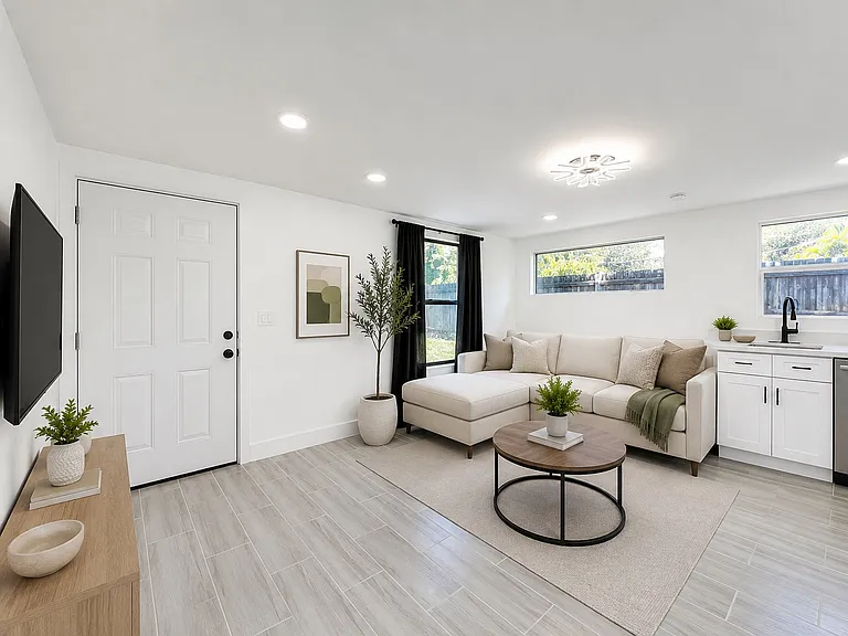 6920 Delano Ave — Photo 7