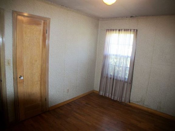 5th image of 107 N Cedar St