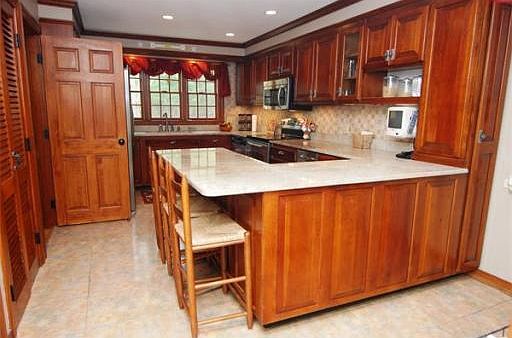 2nd image of 20 Old Fields Ln